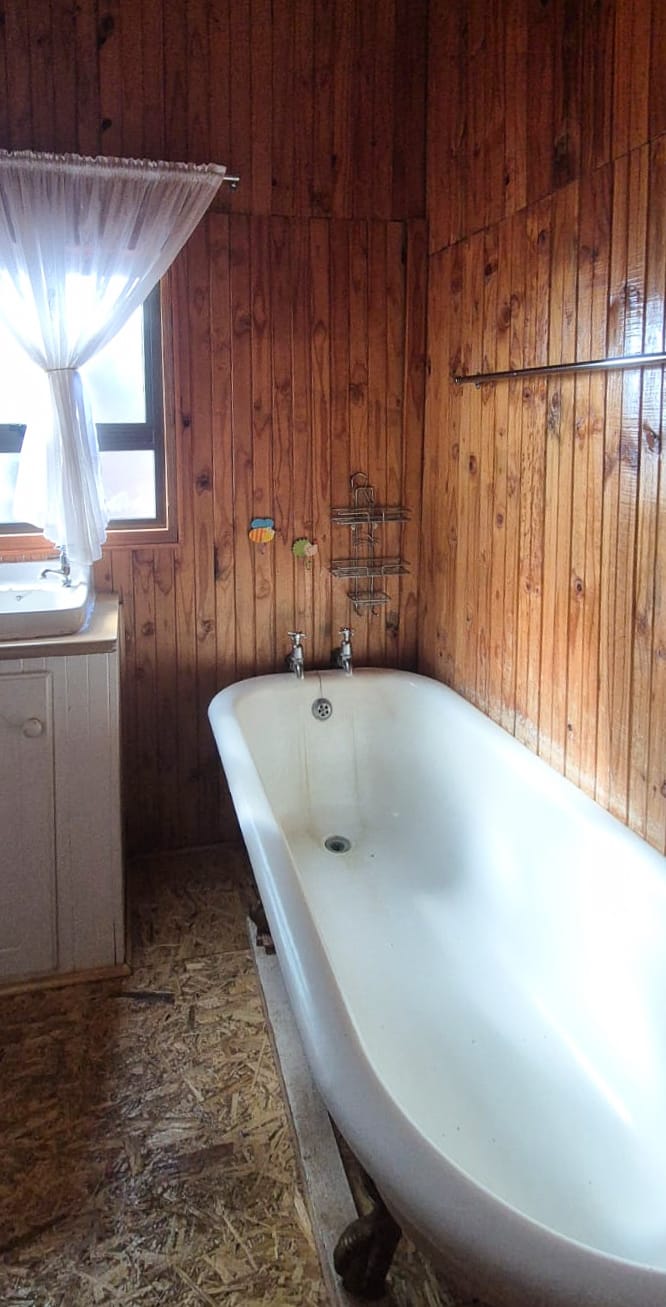 To Let 4 Bedroom Property for Rent in Queenstown Rural Eastern Cape